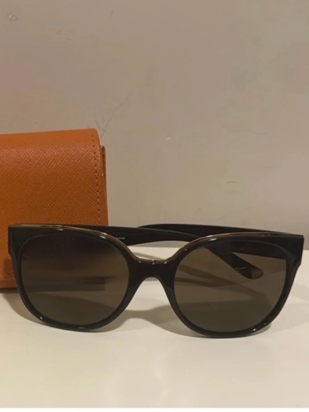 Tory Burch✨TY9042 Sunglasses 131273-56 - Black Frame with gold tone boards